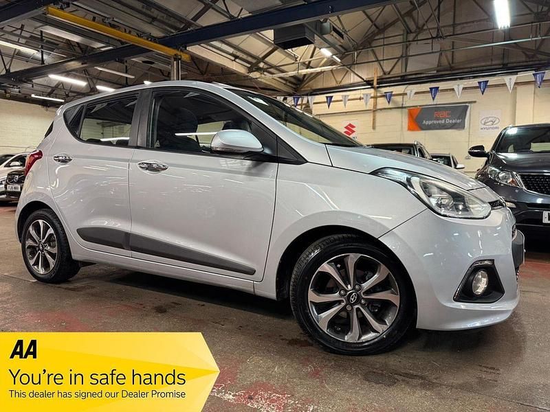 Silver Used 2016 Hyundai i10 Premium SE Hatchback | £6,989 (Good price) - Image 1/4