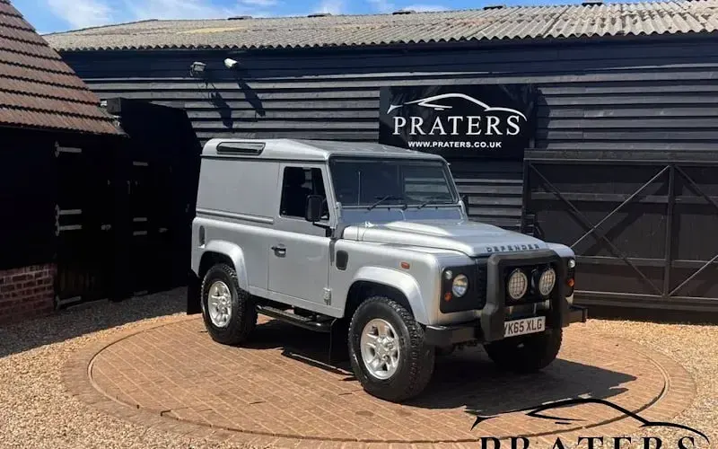 Used Land Rover Defender 124 HP (91 kW) 2015