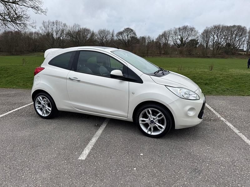 Used Ford Ka Titanium 69 HP (50 kW) 2015 White Hatchback