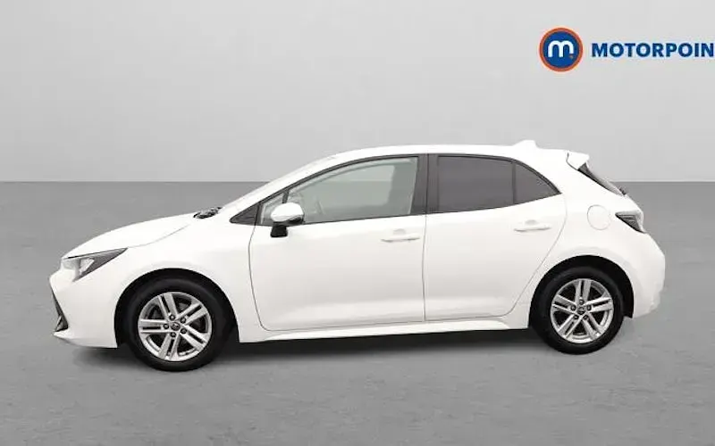 Used Toyota Corolla 122 HP (89 kW) 2022 White Hatchback