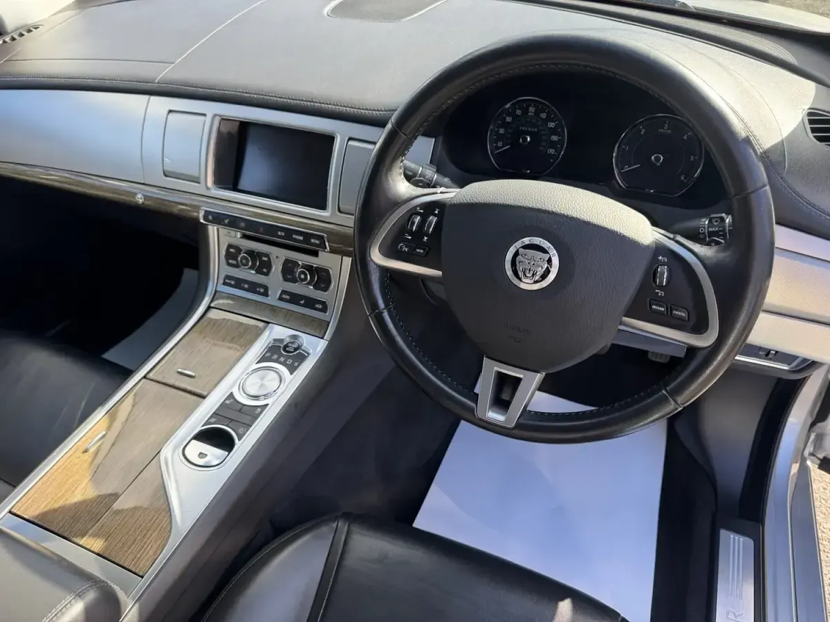 Begagnad Jaguar XF Premium Luxury 2013 Silver Kombi