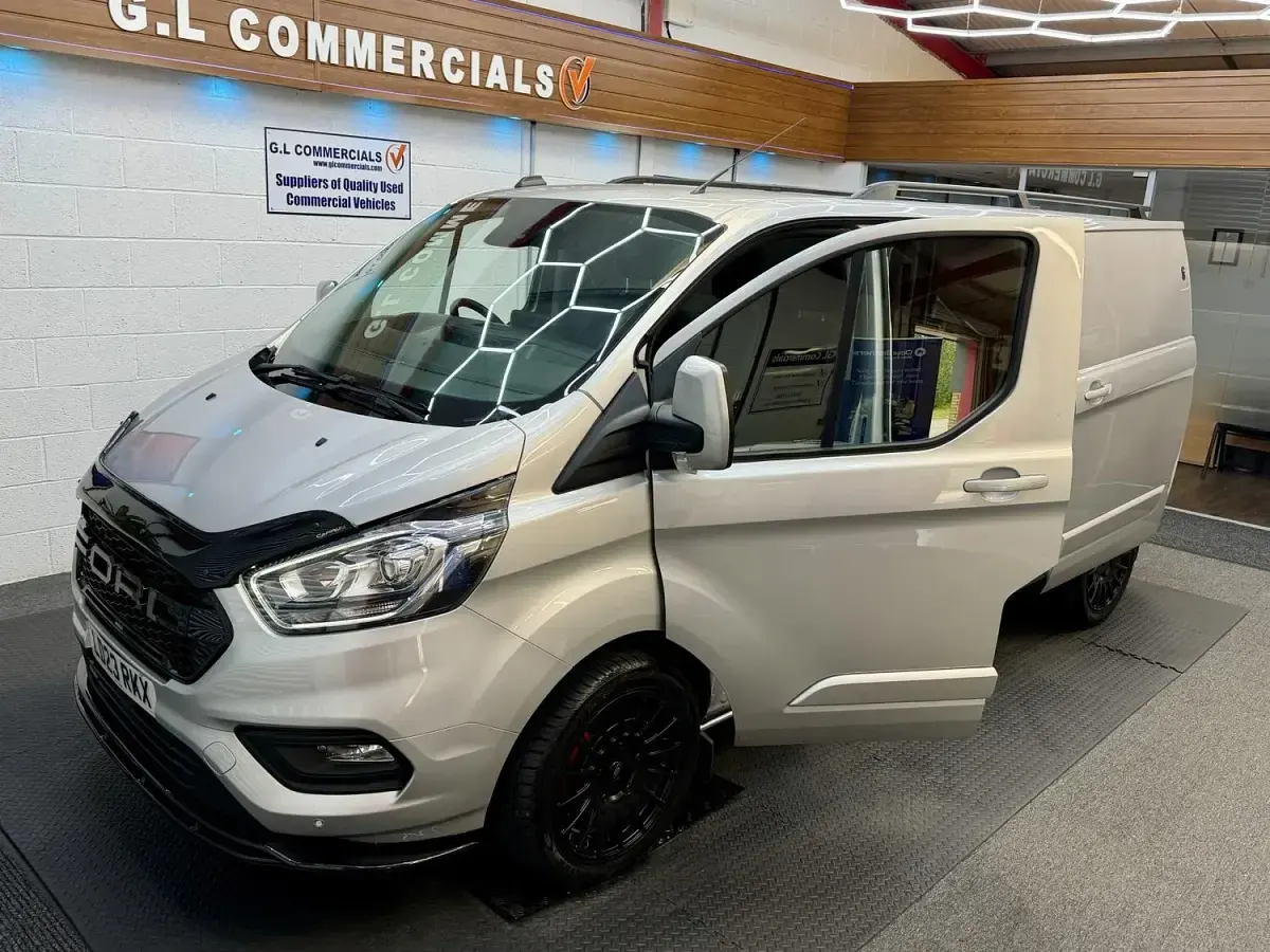 Used Ford Transit Custom Limited 130 HP (95 kW) 2023 Silver Van