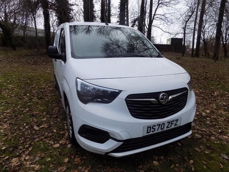 Used Vauxhall Combo Sportive 100 HP (73 kW) 2020 White MPV