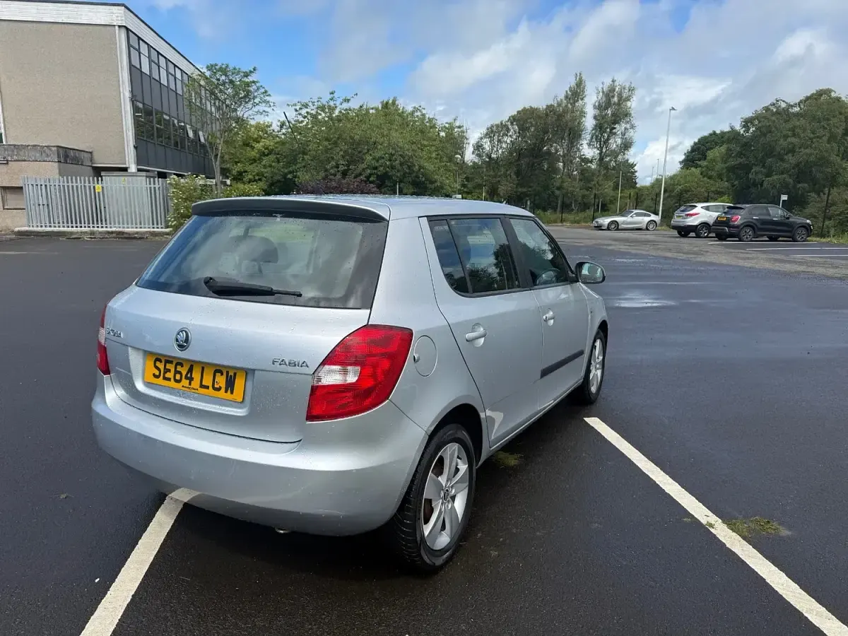 Used Skoda Fabia SE 69 HP (50 kW) 2015 Silver Hatchback
