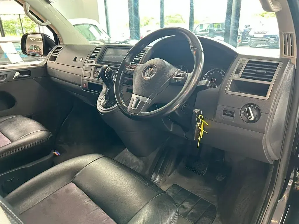 Used VW Caravelle SE 180 HP (132 kW) 2013 Black Van