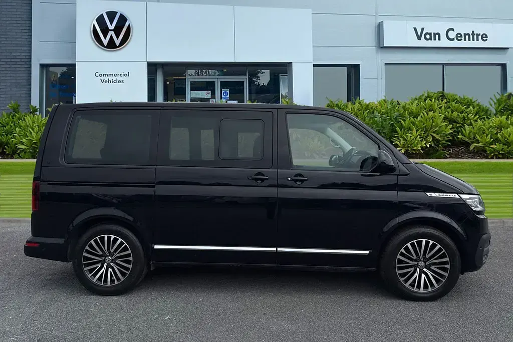Used VW Caravelle Executive 150 HP (110 kW) 2021 Black Van
