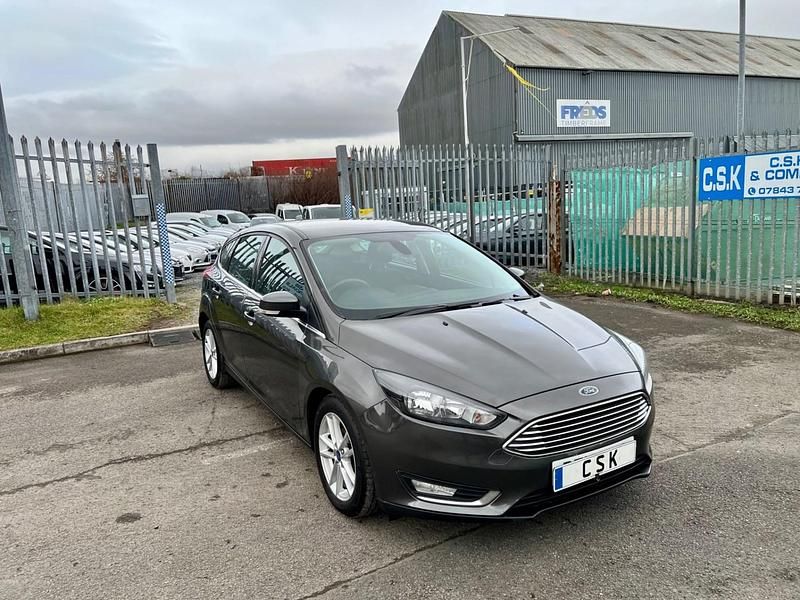 Used Ford Focus Zetec 120 HP (88 kW) 2016 Grey Hatchback
