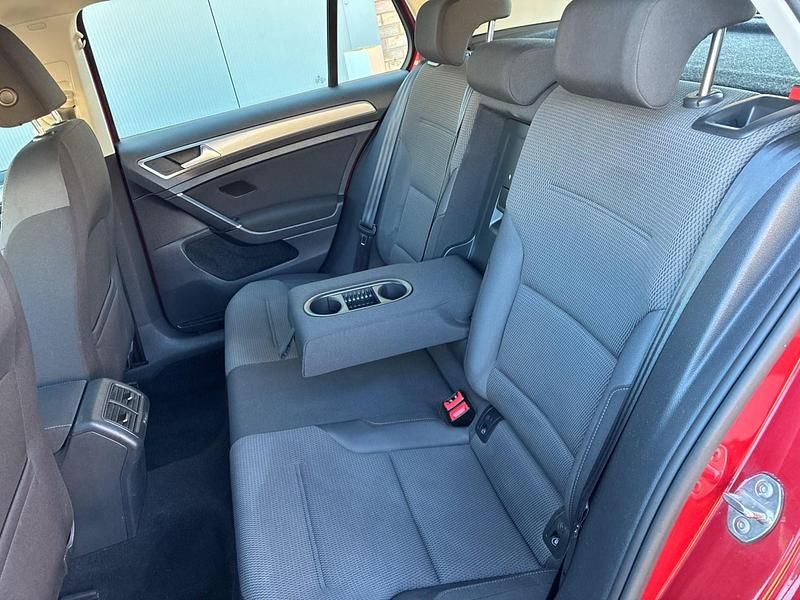 Begagnad VW Golf VII Match 105 HK (77 kW) 2015 Röd Halvkombi