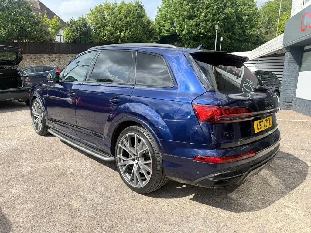 Used Audi Q7 Comfort 286 HP (210 kW) 2022 Blue SUV