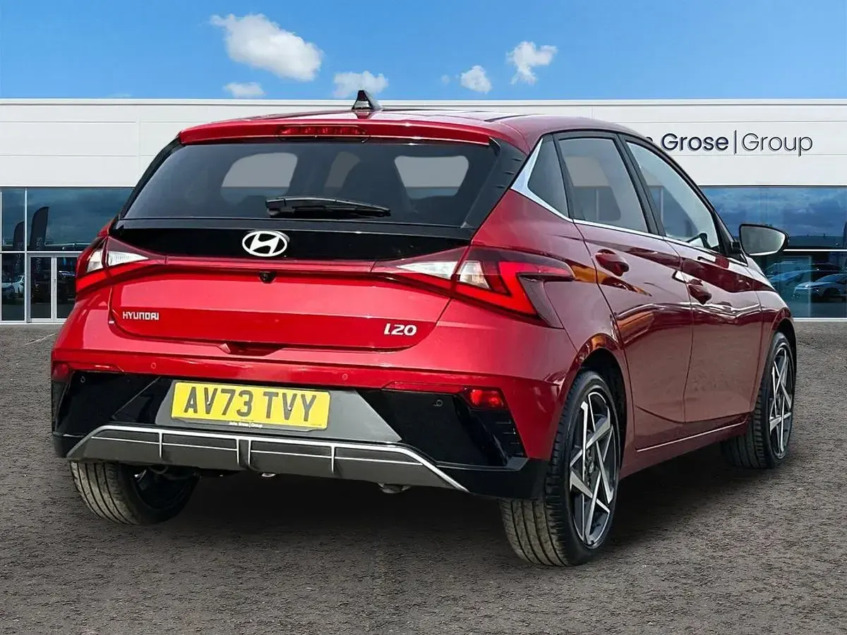 Used Hyundai i20 Premium 90 HP (66 kW) 2024 Red Hatchback