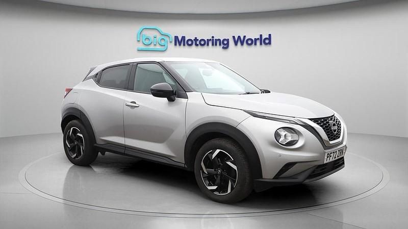 Used Nissan Juke N-Connecta 114 HP (83 kW) 2023 Silver SUV
