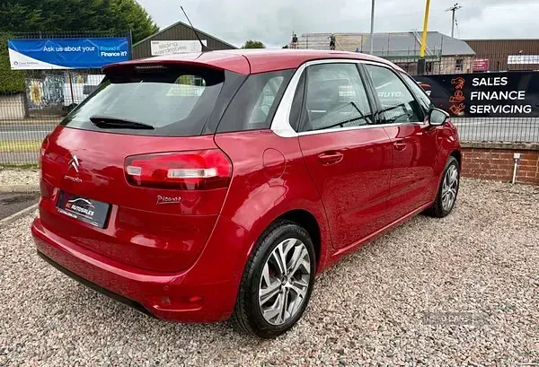 Used Citroën C4 Picasso Exclusive 115 HP (84 kW) 2015 Red MPV