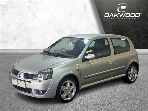 Silver Used 2003 Renault Clio II Hatchback | £8,995 - Image 1/1