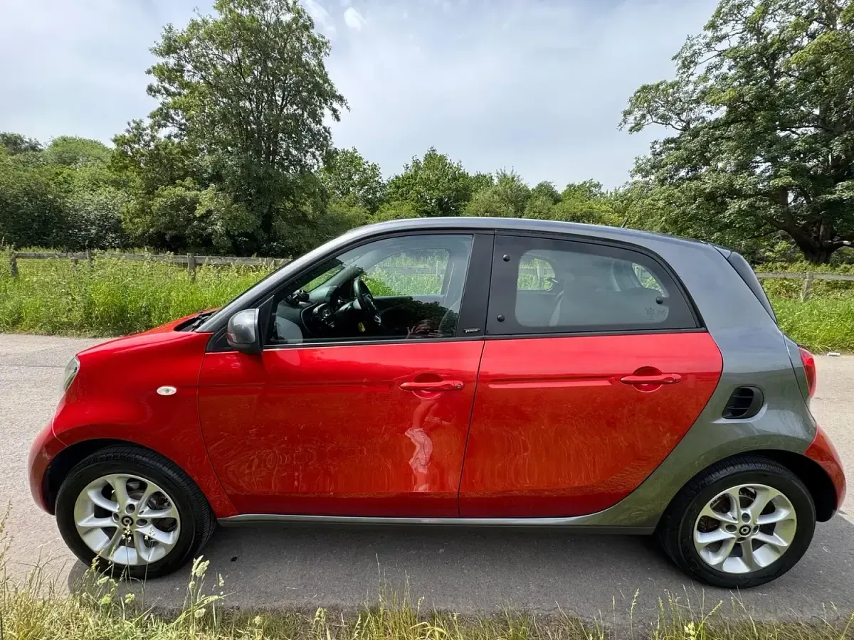 Used Smart ForFour Passion Premium 90 HP (66 kW) 2016 Red Hatchback