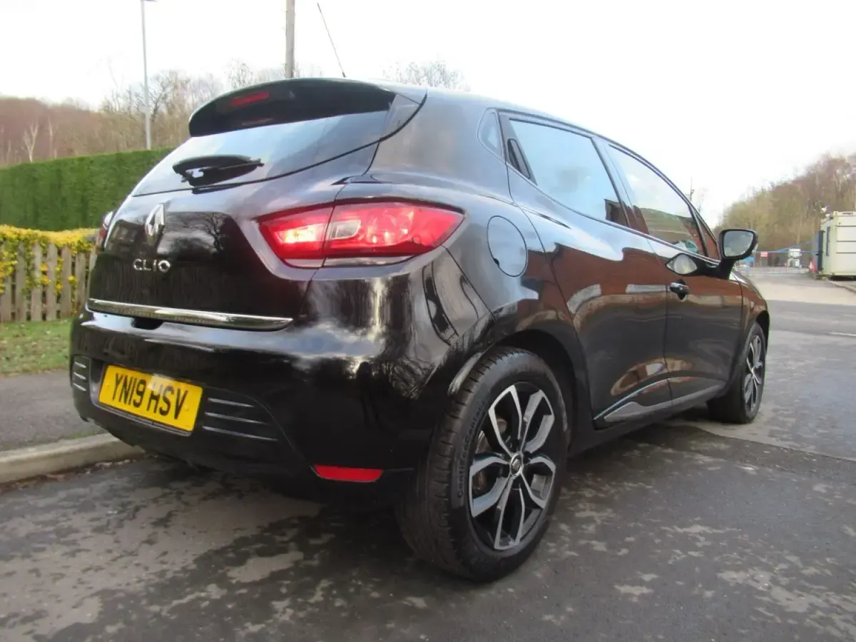 Używany Renault Clio V Play 90 KM (66 kW) 2025 Czarny Hatchback