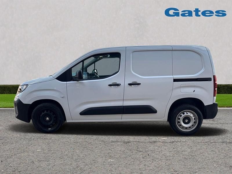 Used Vauxhall Combo 100 HP (73 kW) 2025 White MPV