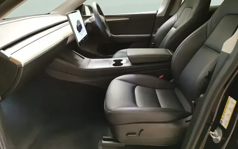 Used Tesla Model Y Long Range AWD 286 kW (389 HP) 2025 SUV