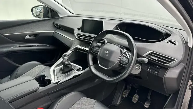 Used Peugeot 3008 Allure 130 HP (95 kW) 2019 Black SUV