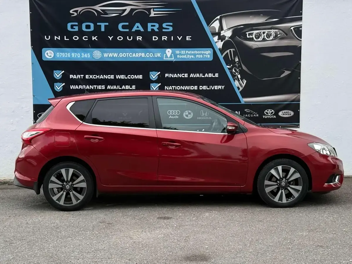 Used Nissan Pulsar N-Connecta 115 HP (84 kW) 2017 Red Hatchback
