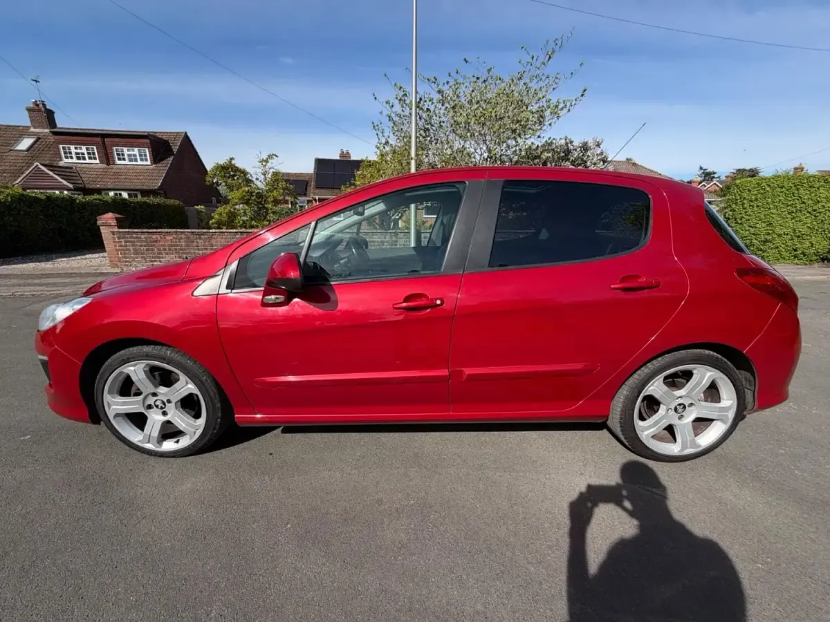 Used Peugeot 308 Allure 156 HP (114 kW) 2011 Red Hatchback