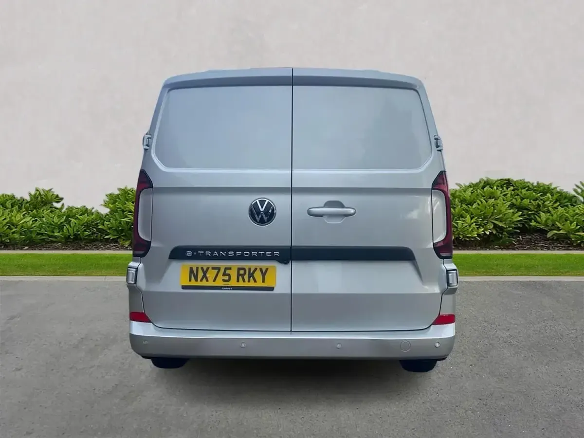 Ny VW Transporter Pro 100 kW (136 HK) 2025 Silver Van