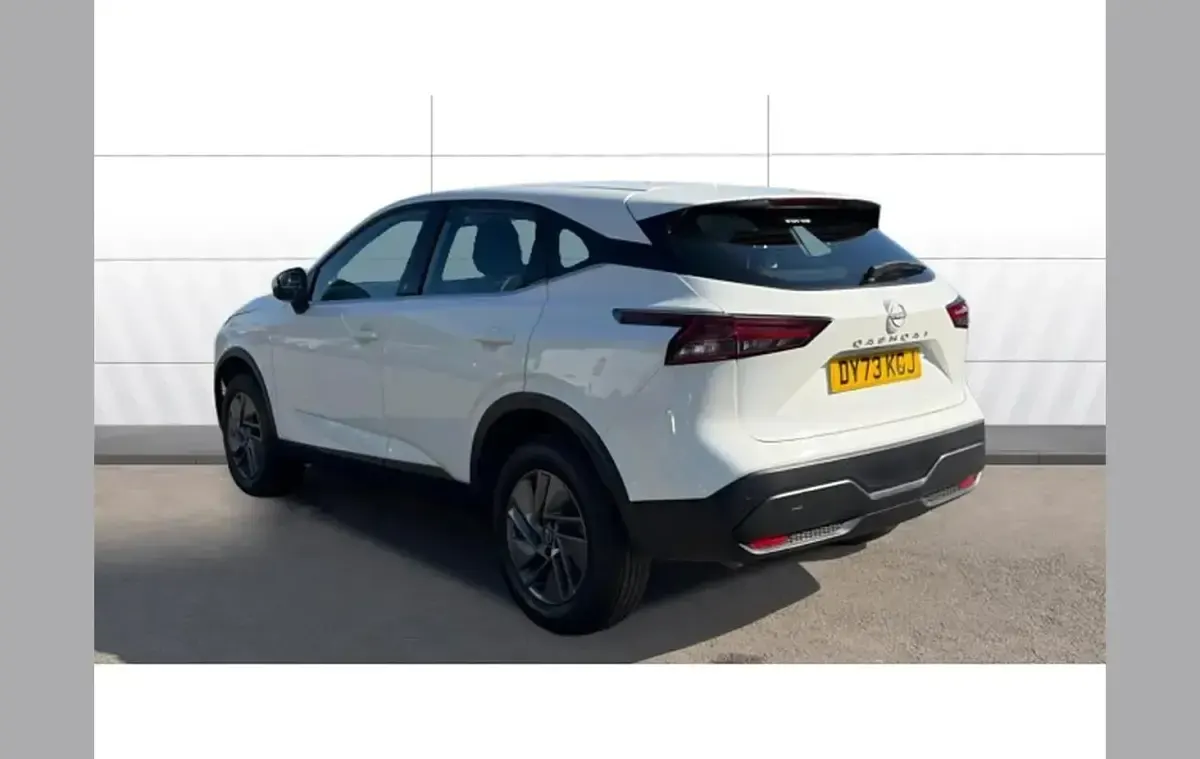 Used Nissan Qashqai Acenta Premium 158 HP (116 kW) 2023 White SUV