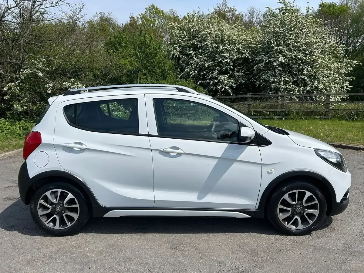 Used Vauxhall Viva Rocks 75 HP (55 kW) 2018 White Hatchback