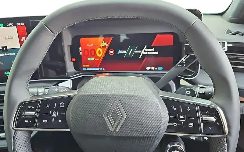Used Renault 4 E-Tech Iconic 110 kW (150 HP) 2025 Black SUV