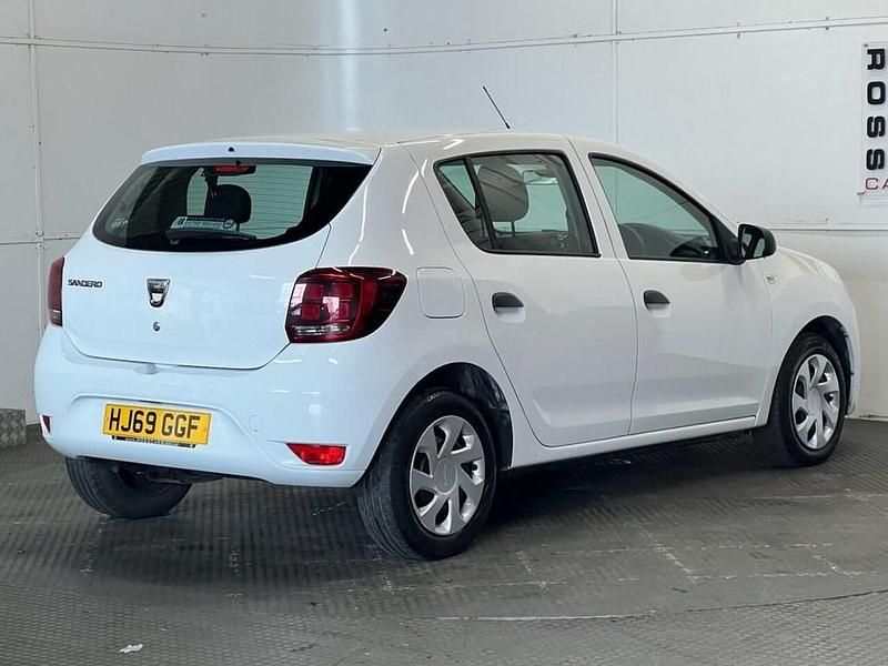 Used Dacia Sandero Essentiel 95 HP (69 kW) 2019 White Hatchback