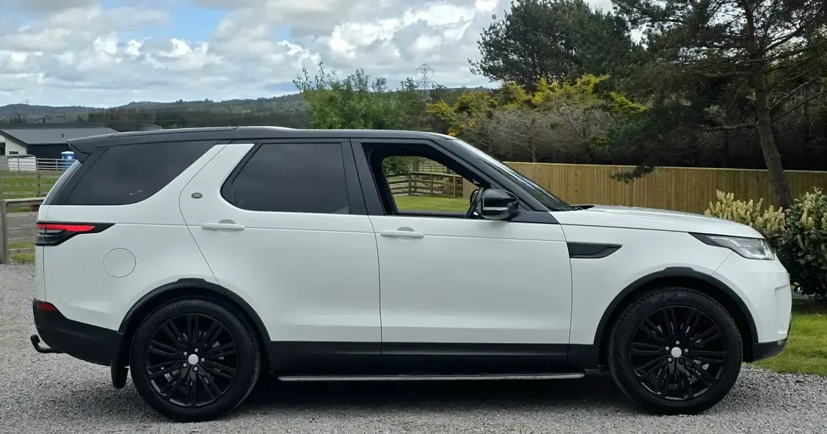 Used Land Rover Discovery 5 SE 258 HP (189 kW) 2017 White SUV
