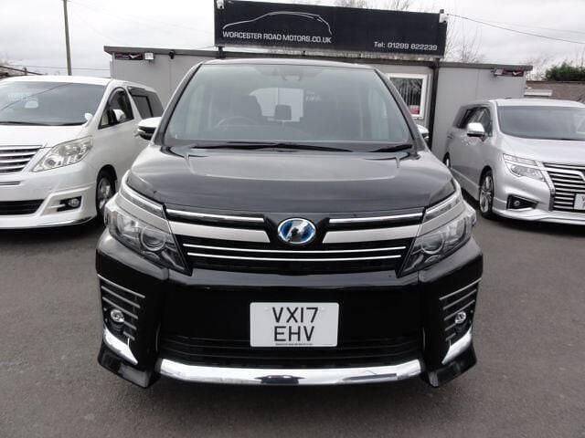 Begagnad Toyota Noah 2026 Svart