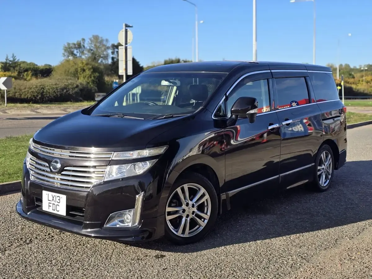 Usado Nissan Elgrand 2013 Negro Monovolumen