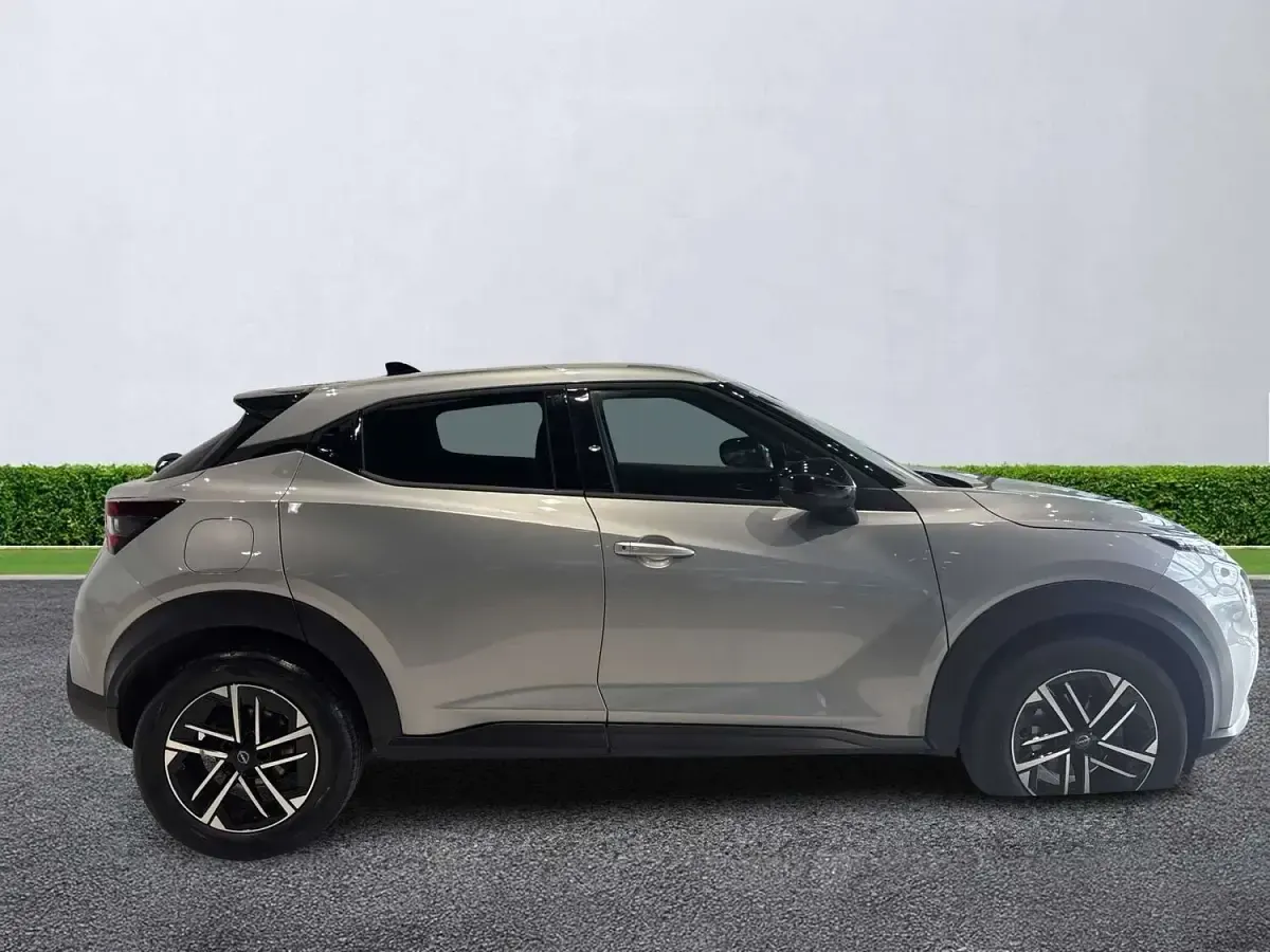 Used Nissan Juke N-Connecta 114 HP (83 kW) 2025 Silver SUV