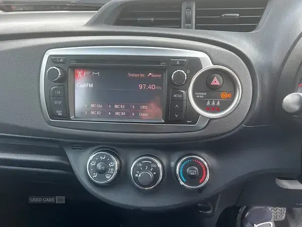 Used Toyota Yaris 99 HP (72 kW) 2012 Silver Hatchback
