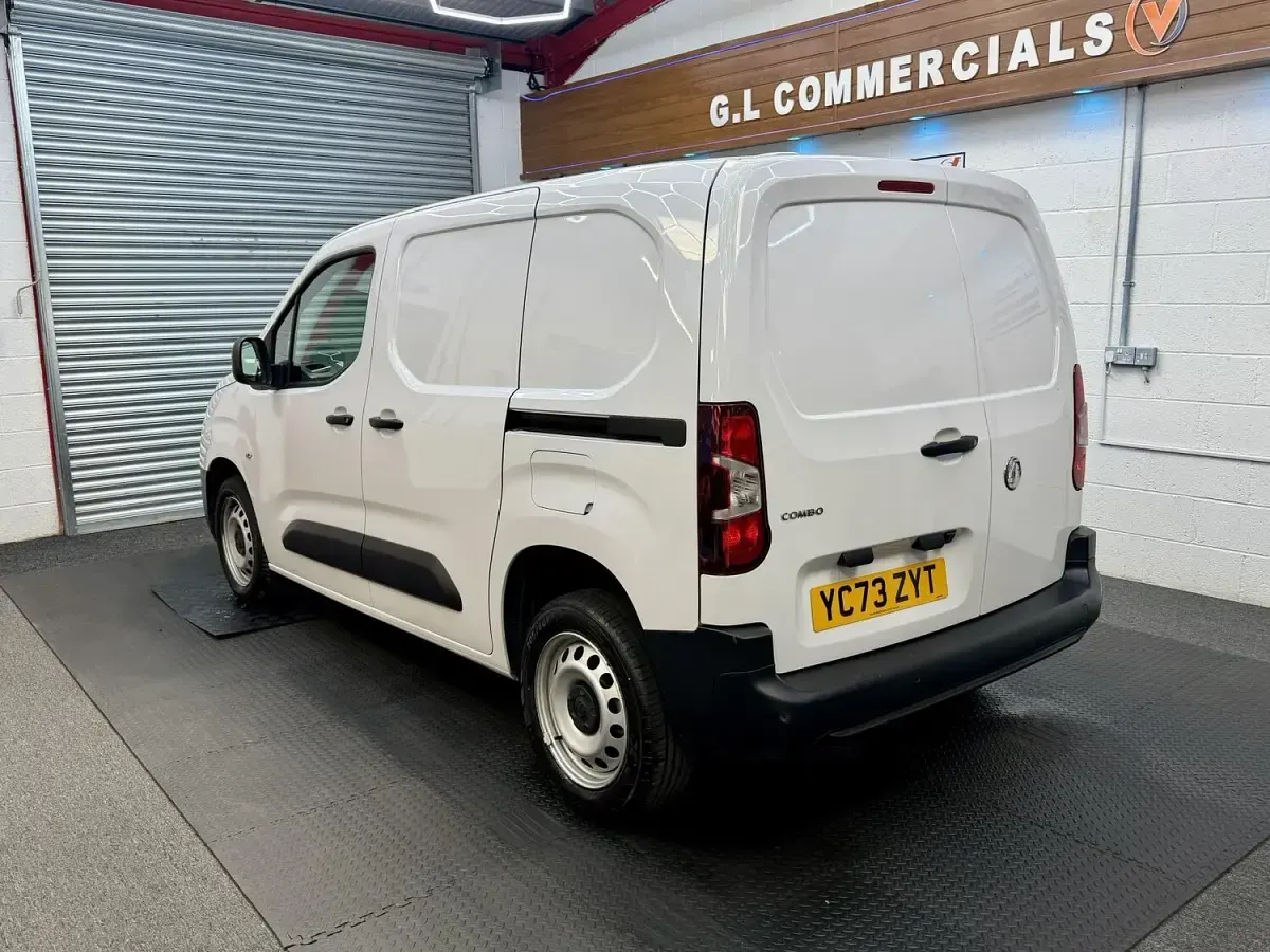 Used Vauxhall Combo S 100 HP (73 kW) 2023 White MPV