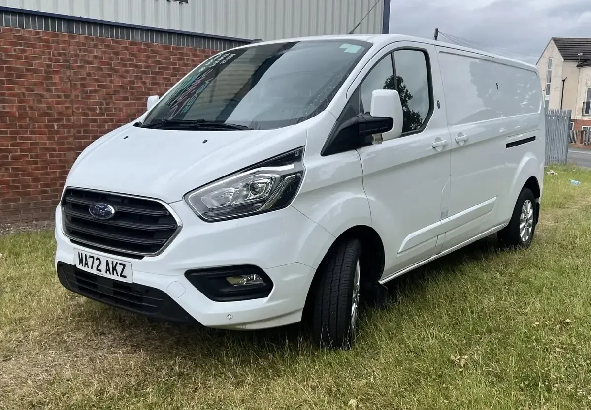 Used Ford Transit Custom Limited 130 HP (95 kW) 2022 White Van