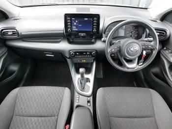 Used Toyota Yaris Hybrid 116 HP (85 kW) 2023 White Hatchback