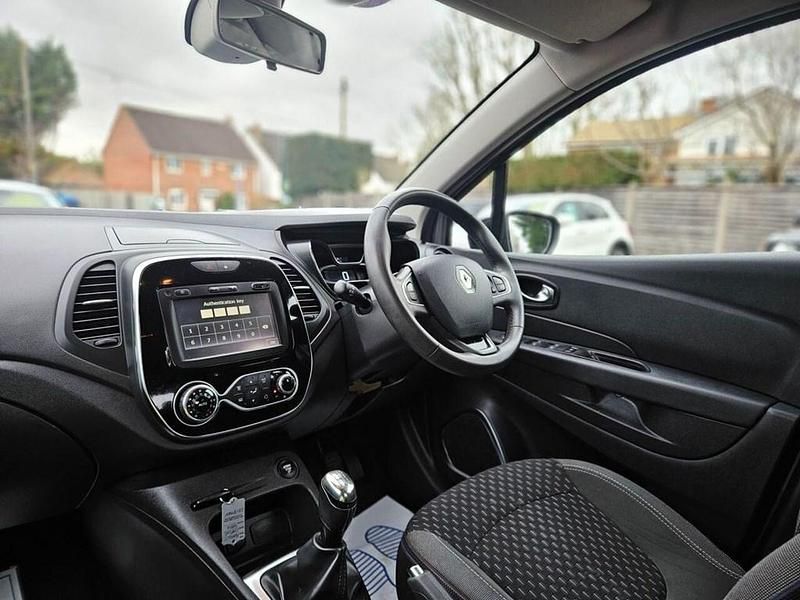 Used Renault Captur Dynamique 90 HP (66 kW) 2018 Grey SUV