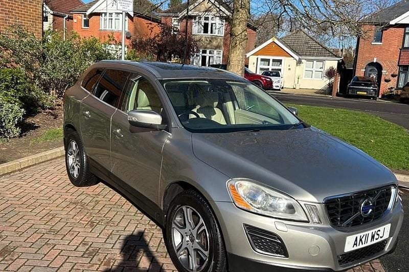 Gold Used 2011 Volvo XC60 SE Lux SUV | £5,495 (Good price) - Image 1/1