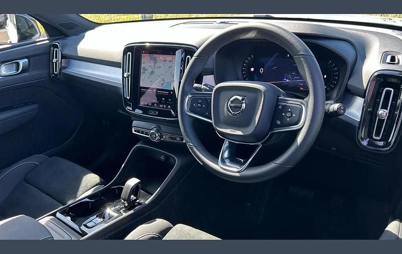 Used Volvo XC40 Plus 194 HP (142 kW) 2025 Silver SUV