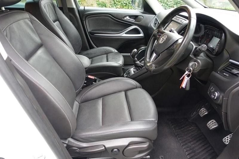 Used Vauxhall Zafira SRi 140 HP (102 kW) 2018 White MPV