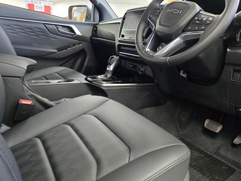 New Isuzu D-Max 2025 Silver Pickup