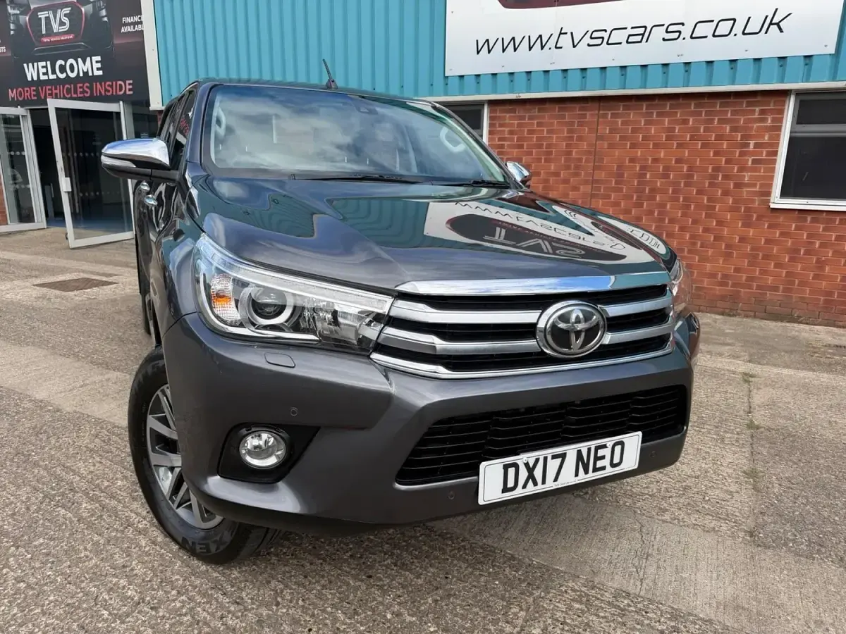 Used Toyota HiLux 150 HP (110 kW) 2017 Grey Pickup