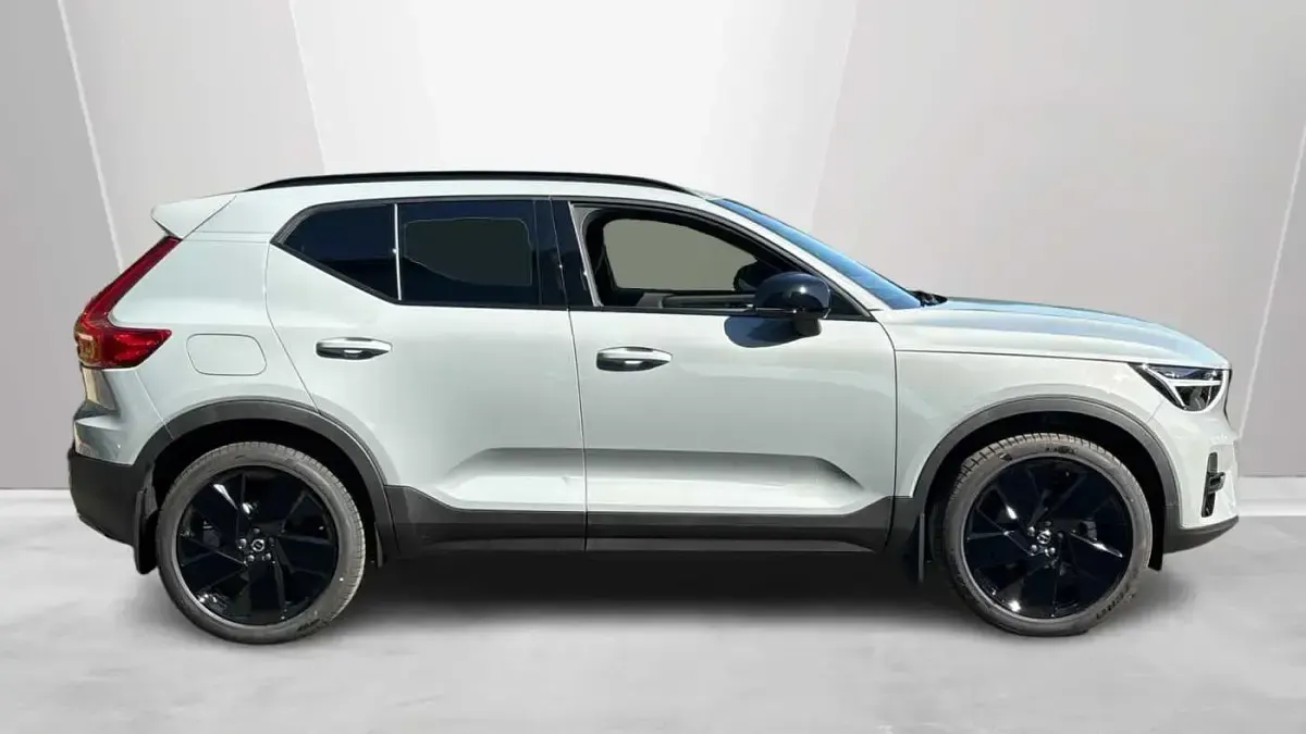 New Volvo XC40 Plus 161 HP (118 kW) 2027 SUV