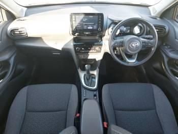 Used Toyota Yaris Hybrid 116 HP (85 kW) 2023 White Estate