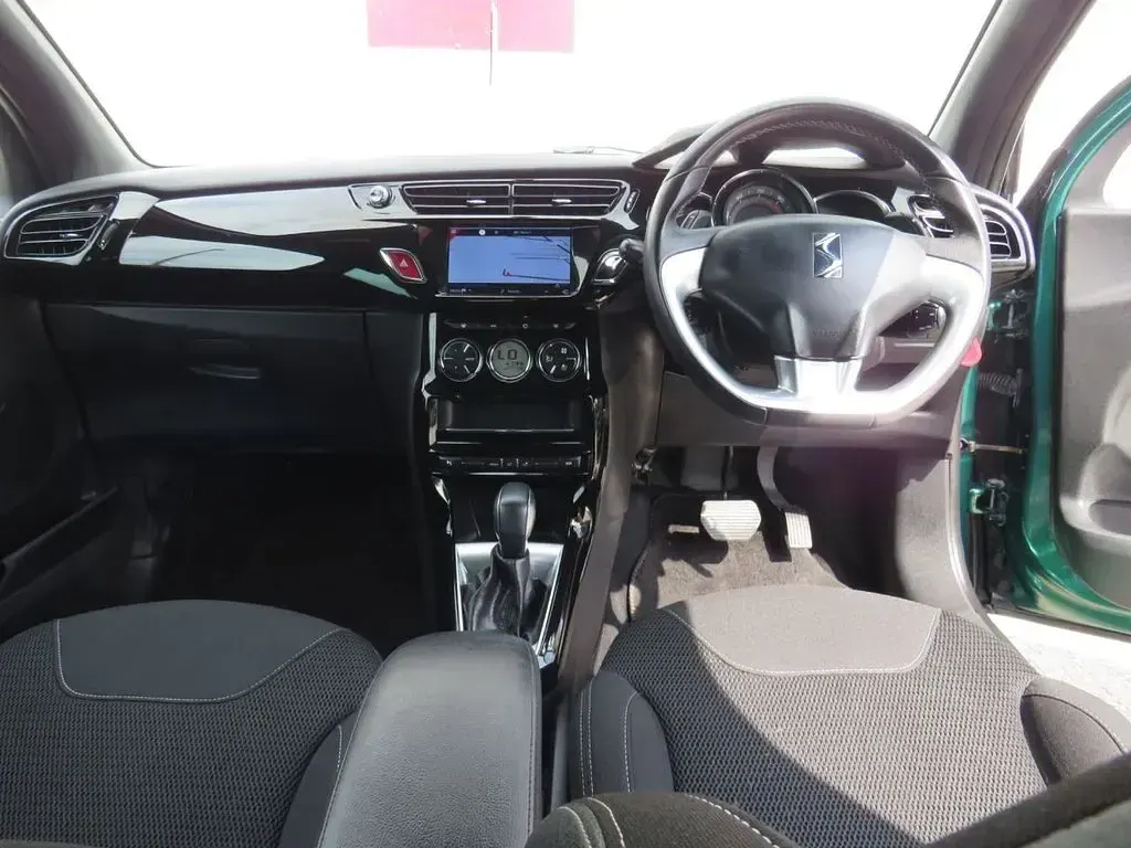 Used DS Automobiles DS3 Connected Chic 2019 Green Hatchback