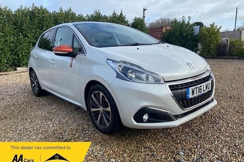 Used Peugeot 208 Roland Garros 110 HP (80 kW) 2016 White Hatchback