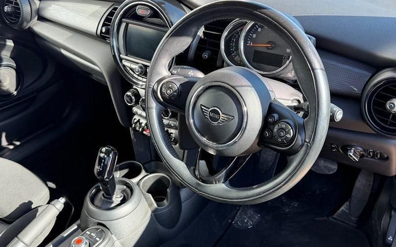 Używany Mini Cooper Hatch 136 KM (100 kW) 2018 Biały Hatchback