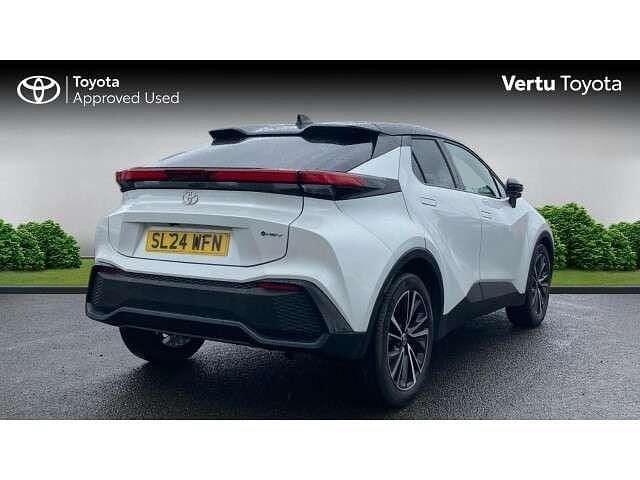 Used Toyota C-HR 140 HP (102 kW) 2024 White SUV