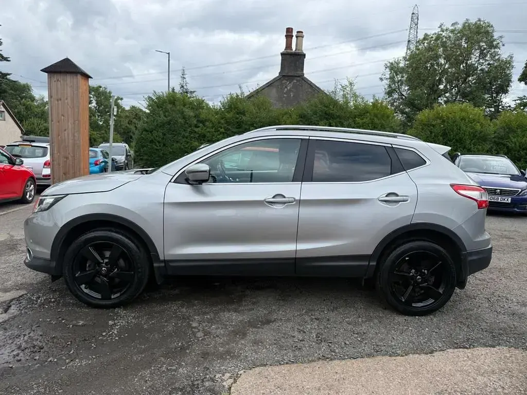 Used Nissan Qashqai N-TEC 110 HP (80 kW) 2016 Silver SUV